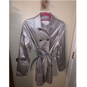 Metallic raincoat *Calvin Klein*